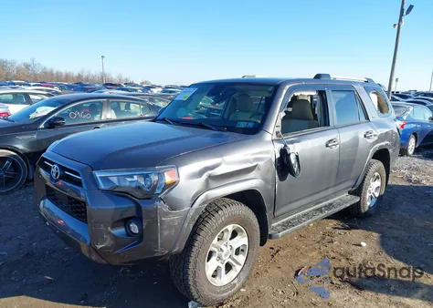 2022 Toyota 4Runner Sr5 Premium z USA, uszkodzony, nr VIN JTENU5JR0N6052698